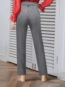 Pantalon décontracté gris uni taille mi-haute coupe droite en polyester et coton, anti-plis, longueur genou, taille élastique, pour femme de bureau - Product Image 5