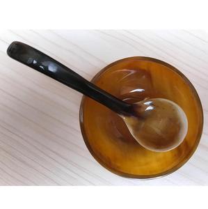 Bol artisanal et décoratif en corne de buffle 100% naturelle, idéal pour les noix, les salades ou les desserts, et comme accent décoratif pour la maison. - Product Image 5