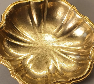 Cuenco Acanalado Vintage Chapado en Oro con Borde Festoneado, Plato de Centro de Mesa y Bandeja para Frutas, de Metal Dorado Pulido - Product Image 4