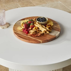 Planche à découper en bois d'acacia, design rond avec incrustation de marbre, épaisse, durable, sûre pour les couteaux, idéale pour couper, servir et une utilisation en cuisine haut de gamme. - Product Image 2