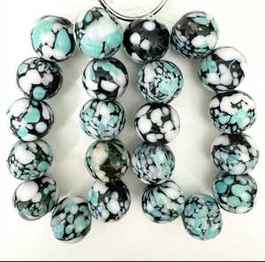 Perles en verre recyclé Krobo artisanales africaines en vrac pour la fabrication de bijoux traditionnels ghanéens, vente en gros - Product Image 4