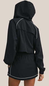 Ensemble de survêtement premium 2 pièces pour femme : veste coupe-vent légère à capuche et short, idéal pour le sport et les loisirs en extérieur - Product Image 2
