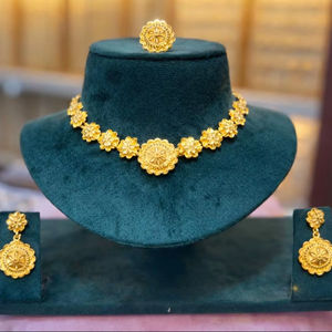 MOLL JEWELLERS Collier tendance et élégant pour femme en laiton massif plaqué or/rhodium/argent avec zircon naturel, motif feuille, 16 pouces - Product Image 1