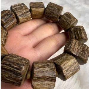 Vente en gros de bracelets vintage en bois d'agar naturel du Vietnam, perles de prière Oud à haute concentration d'arôme, taille personnalisée disponible, fourniture OEM - Product Image 3