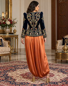 Caftán Marroquí Mishkat Couture Azul Marino, Terciopelo Color Ciruela, Elegante, MAXI, Bordado a Mano en Dorado, Cuello en V, para Mujeres Musulmanas, Ropa para Bodas y Fiestas - Product Image 1