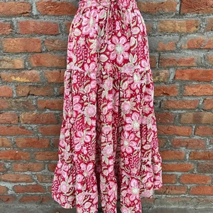 เดรสลำลองผ้าฝ้ายสีขาวพิมพ์ลายบล็อกอินเดียขายดีปี 2026 สำหรับผู้หญิง เอวยางยืด ระบายอากาศได้ดี กระโปรงยาว - Product Image 1