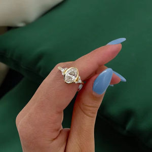 Bague de Fiançailles et de Mariage Solitaire Ethnique SPARKLING SPLENDOR pour Femme, Diamant Oval de 1,75 Carat Cultivé en Laboratoire, Or Jaune 14K, Sertissage à Griffes - Product Image 1