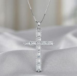 Colgante de cruz de diamante de platino con corte esmeralda de 30 mm, joyería de alta gama unisex, collar religioso de lujo con múltiples piedras naturales personalizadas - Product Image 3