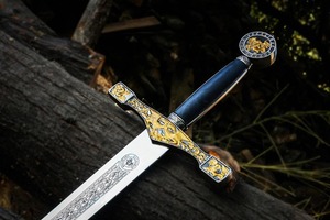 Espada Excalibur Hecha a Mano para Exhibición – Réplica Decorativa Inspirada en el Rey Arturo con Funda de Cuero - Product Image 5
