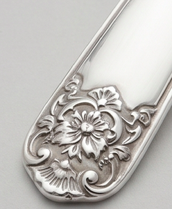 Cuchara de Servir Clásica de Acero Inoxidable con Mango Largo, Acabado Pulido Espejo, Diseño Duradero para Bodas y Eventos - Product Image 2
