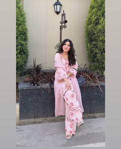 Conjunto de Salwar Kameez de Algodón Rosa con Bordado Floral, Corte Holgado, Largo hasta el Suelo, Secado Rápido, Ropa Étnica Tradicional para Mujer, Estilo Casual - Product Image 1