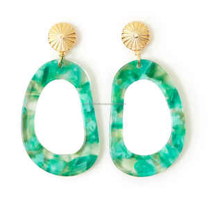 Boucles d'oreilles en résine de couleur personnalisées luxueuses fabriquées à la main pour femmes accessoires de mode hautement polis de haute qualité d'Inde - Product Image 5
