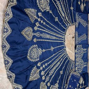 Lehenga de Seda con Bordado de Lentejuelas y Diamantes, Semi-Hecho a Mano, con Dupatta de Red de Mariposa, para Mujer, Estilo Tradicional para Bodas - Product Image 2