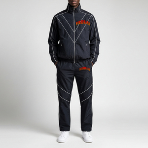 Ensemble de survêtement de sport pour homme, coupe ajustée, extensible, veste et pantalon avec bandes réfléchissantes, logo personnalisé - Product Image 1