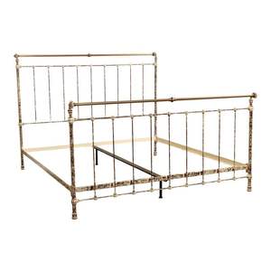 Elegante marco de cama de latón real con detalles intrincados para muebles de dormitorio inspirados en palacios - Product Image 5