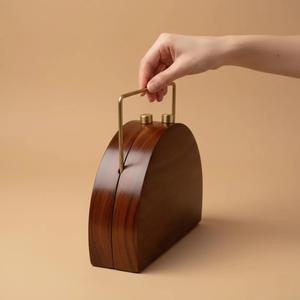 Bolsos de Madera Artesanales Hechos a Mano, Bolsos y Carteras Elegantes para un Estilo Moderno y Casual, Detalles Impresionantes - Product Image 3