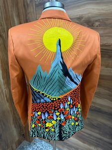 Conjunto de Traje Occidental Bordado en Naranja Quemado para Hombre con Diseño Floral – Traje de 3 Piezas para Boda Estilo Vaquero (Blazer, Chaleco y Pantalones) - Product Image 6