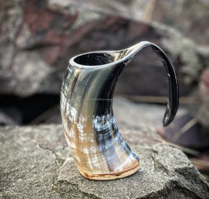 Horn Tankard Taza vikinga hecha a mano con logotipo personalizado Acabado natural Decoración nórdica y regalos para hombres - Product Image 5
