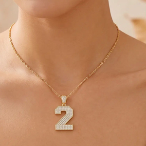 สร้อยคอจี้เลข 2 ชุบทอง 18K หรูหรา ประดับคริสตัลไรน์สโตน พร้อมสายแบบกล่อง สำหรับทุกเพศ ใส่ได้ทุกวัน - Product Image 1