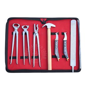 Kit d'outils de fermeur avec coupe-crevasses, lime à sabots, pince à clous, couteau à sabots courbé, marteau à clous et outil de démontage de sabots - Product Image 1
