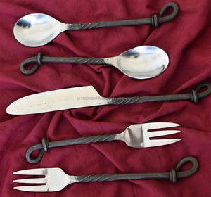 Ensembles de couverts médiévaux forgés à la main meilleure vente pour ustensiles de cuisine nouveaux couverts en métal cuillère et fourchette ensemble de couverts forgés à la main - Product Image 5