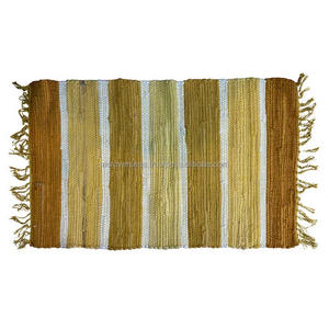 Tapis multicolore en coton recyclé personnalisé Tapis de prière de luxe pour la décoration intérieure Tapis de porte de chambre au design indien de formes différentes - Product Image 1