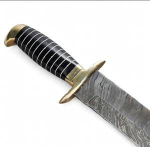 Outil utilitaire robuste pour l'extérieur, fabriqué à la main en acier Damas, avec manche en micarta noir multi-matériaux - Product Image 3