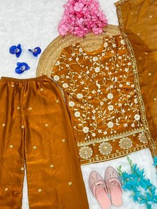 Ensemble Salwar Kameez brodé moutarde pour enfants, tenue ethnique pakistanaise avec dupatta pour filles, idéal pour fêtes et mariages - Product Image 6