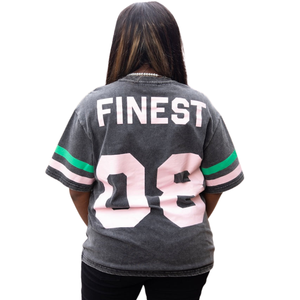 Camiseta Personalizada Gris Carbón para Mujer, Bordada con Letras Alpha Kappa Alpha, Cuello Redondo, Manga Corta, Ribete Verde y Rosa - Product Image 2