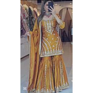 Conjunto de traje de diseñador para mujer con bordado y bordes elegantes de encaje - Product Image 1