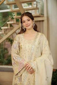 ชุดส่าหรีปักลายครีมสไตล์ปากีสถาน พร้อมผ้าคลุมไหล่ชีฟอง ดีไซน์เนอร์สำหรับงานปาร์ตี้ ชุดประจำชาติแบบดั้งเดิมสำหรับผู้หญิง - Product Image 2