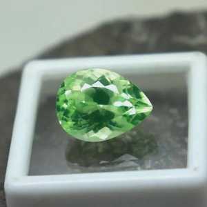 Piedra preciosa de peridoto con corte en forma de pera, verde brillante, certificada, piedra suelta, cristal natural para la fabricación de joyas. - Product Image 2