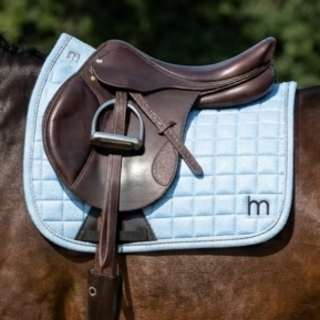 Manta de Silla de Montar Premium Azul Claro Brillante Antideslizante para Doma Clásica, Tela para Silla de Montar, Numnah, Fabricante Mayorista de Equipos Ecuestres para Doma Clásica - Product Image 2