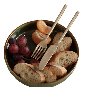 Juego de cubiertos con acabado dorado simple moderno con utensilios de acero inoxidable adecuados para cenas diarias en hoteles - Product Image 1