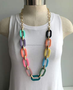 Collar hecho a mano de resina epoxi Collar de resina con temática de Ángel Estilo antiguo para decoración y regalo de bodas - Product Image 5