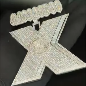 Colgante Hip Hop Personalizado de Letra Grande Baguette para Hombre, Plata de Ley 925, Chapado en Oro de 18K, con Letra K de Moissanita Certificada GRA (26 Letras Disponibles) - Product Image 1