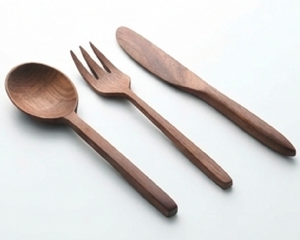 Ensemble de couverts en bois moderne, fourchette, cuillère, couteau, design minimaliste, finition mate, réutilisable, pour le camping et l'hôtellerie - Product Image 4