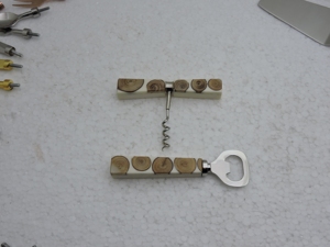 ที่เปิดขวดดีไซน์งานฝีมือพร้อมที่เปิดขวดสแตนเลสแบบเกลียวพร้อมด้ามเรซิ่น ราคาถูกมาก - Product Image 4