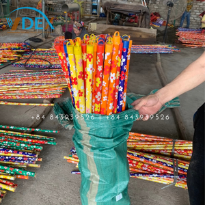 Venta al por mayor 120cm Mangos de madera Palos de escoba y fregona Cabeza de PVC Compre a granel para limpiar con confianza - Product Image 4