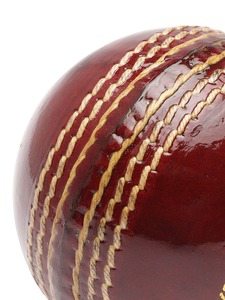 Balle de cricket classique en cuir, cousue à la main, durable, 2,8 lb, rouge, pour le cricket - Product Image 4