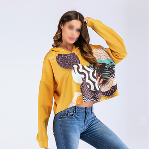 Sudaderas Cortas con Estampado Abstracto ODM, Sudadera Corta con Capucha y Hombros Caídos para Mujer, Sublimación Personalizada, Fabricante de Ropa OEM - Product Image 3