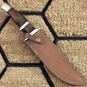 Couteau de chasse artisanal en acier Damas de qualité industrielle avec manche en bois et étui en cuir pour le camping en plein air - Product Image 4