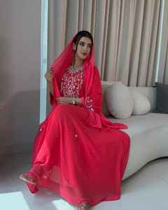 Ensemble 2 pièces de luxe écologique pour femmes musulmanes, modeste, simple, en mousseline unie, perlé, style kaftan, longueur ras du sol, coupe trapèze, manches longues - Product Image 1