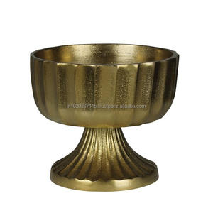 Grand bol de service en laiton doré pour la cuisine indienne et la présentation traditionnelle des repas. - Product Image 2