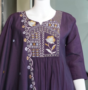 Conjunto de Kurta Bordada para Mujer con Duppata y Pantalones a Juego, Corte Holgado, Ropa Casual Tradicional - Product Image 5