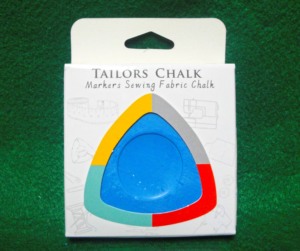 Craie de tailleur triangulaire DK-472B |   Craie de tailleur colorée pour accessoires de couture, design simple, quatre couleurs disponibles - Product Image 2