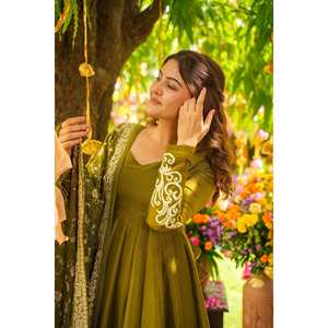 Vestido Anarkali de Satén para Fiesta con Bordado de Lentejuelas para un Look Elegante - Product Image 1