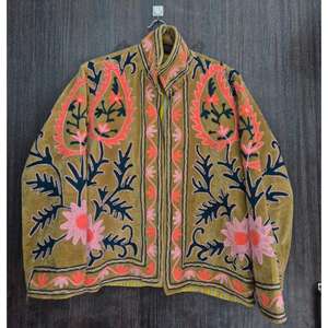Chaqueta de Terciopelo Acolchada con Bordado Suzani Vintage de Lavinas, Abrigo Boho de Lujo para Festivales y Fiestas de Invierno, Ecológico - Product Image 3