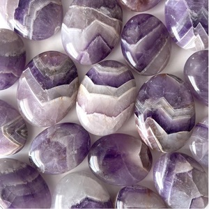 Pierre de palmier ovale en améthyste chevron naturelle, polie à la main, cristal violet de guérison, pierre précieuse pour la méditation, la reiki, l'énergie des chakras et la décoration - Product Image 5
