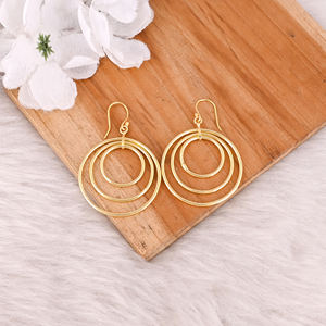 Pendientes Colgantes de Latón Chapado en Oro con Logotipo Personalizado, Fabricante de Joyería Personalizada, Pendientes de Latón de Alta Calidad, Pedido al por Mayor - Product Image 4